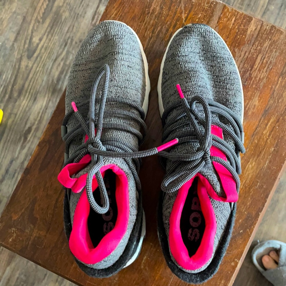 Sorel Sneakers size 9. Pink and Gray